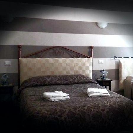 Hotel Casa Rosanna Terrasini Esterno foto